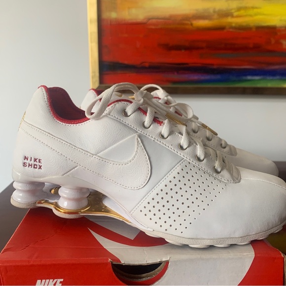 NIKE WOMEN’S WHITE SHOX W/RED/GOLD ACCENTS RARE & UNIQUE NO ORIGINAL BOX SZ 6.5 - Picture 1 of 16